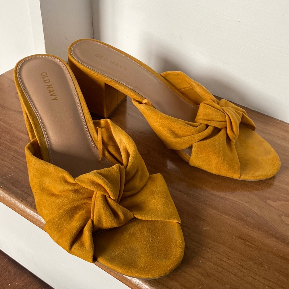✨Gold Knot suede slides